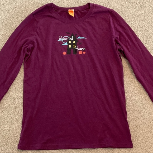 size L, bust up to 38” inches, haunted house shirt, new 🏠 condition - Picture 3 of 7